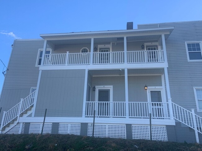Building Photo - Adorable 1 Bedroom Near Downtown Greensboro