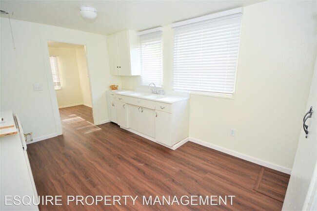 Building Photo - 2 br, 1 bath House - 623 SYCAMORE ST