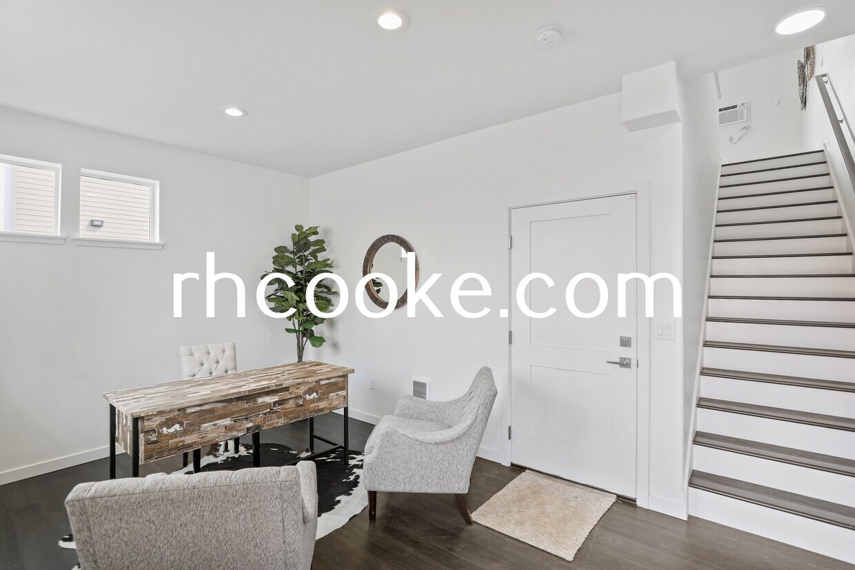 Foto del edificio - 5th & Conklin Townhomes