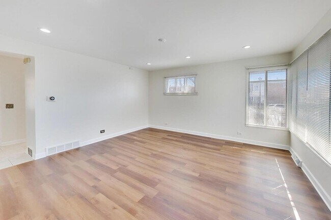 Foto del edificio - 4908 Carol St