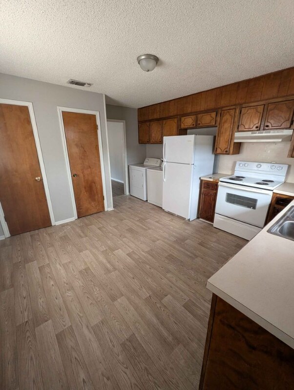 Foto del edificio - 1303 Brown Dr