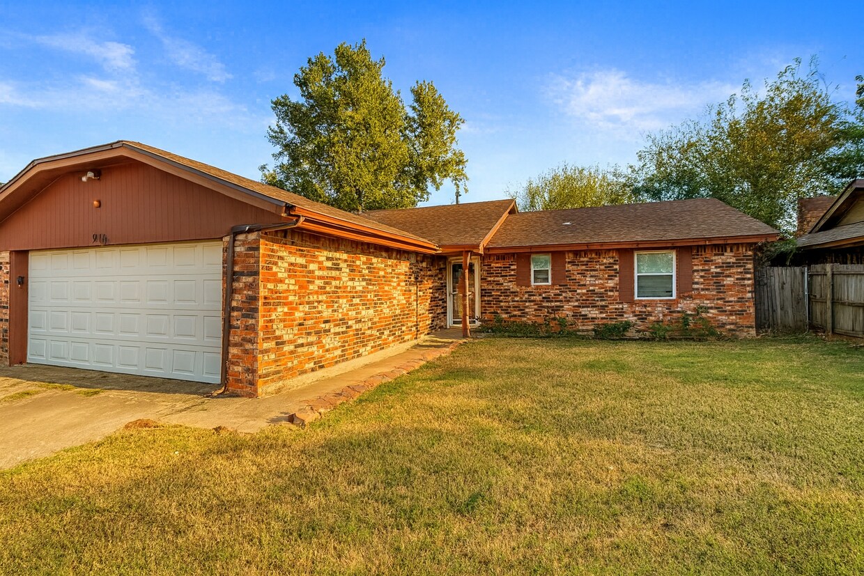 Photo - 916 Brookhurst Blvd (Yukon, OK)