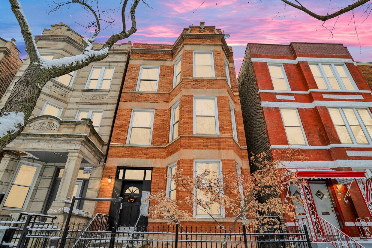 Primary Photo - 2642 W Potomac Ave