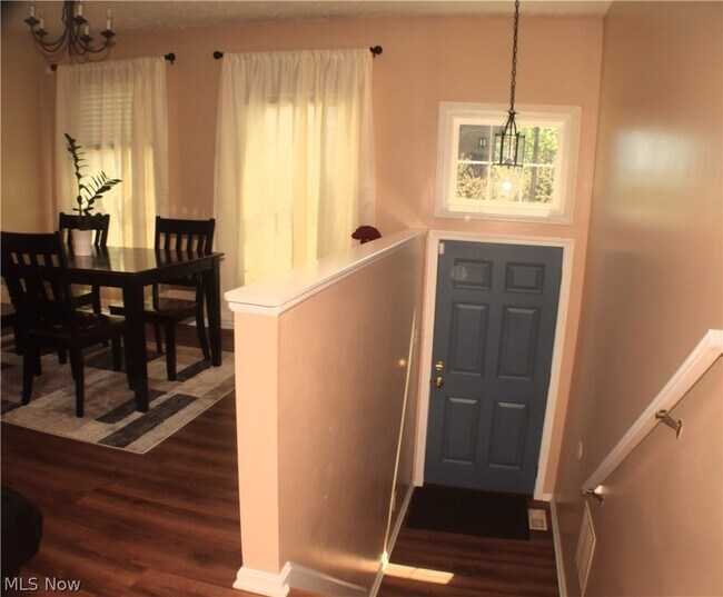 Foto del edificio - 8207 Beacon Pl