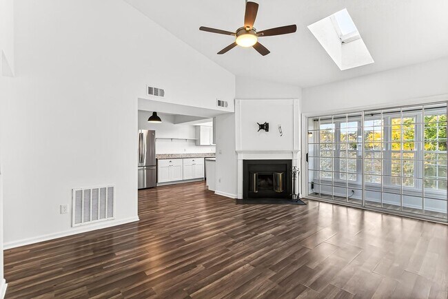 Foto del edificio - 120 Prosperity Ave SE