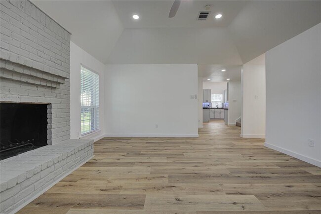 Foto del edificio - 3223 Cherry Hills Dr