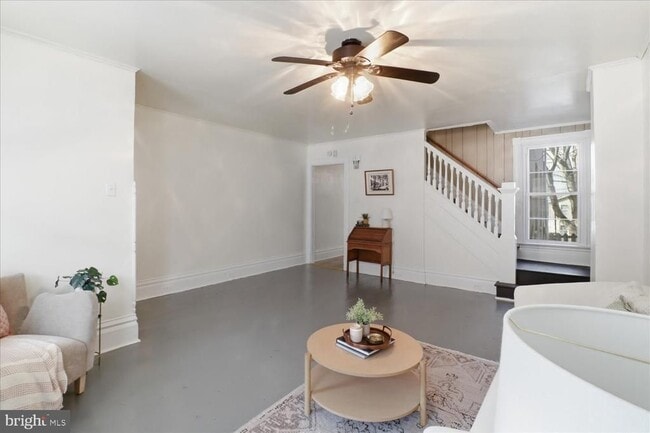 Building Photo - 819 E Marion St