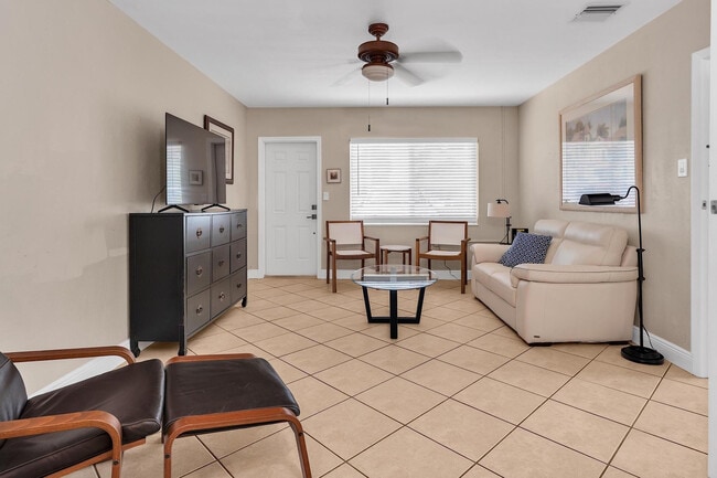 Building Photo - 2109 NE 26th St