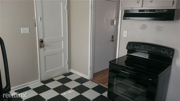 Building Photo - 2920 Central Ave