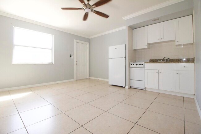 Foto del edificio - 220 Walton Blvd