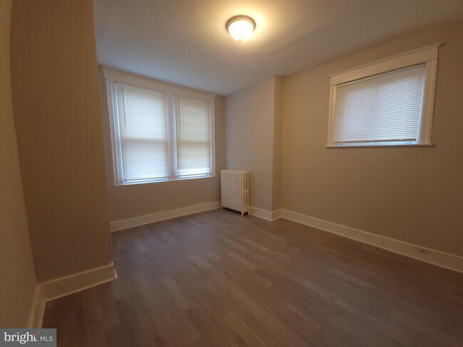 Foto del edificio - 5217 Whitaker Ave