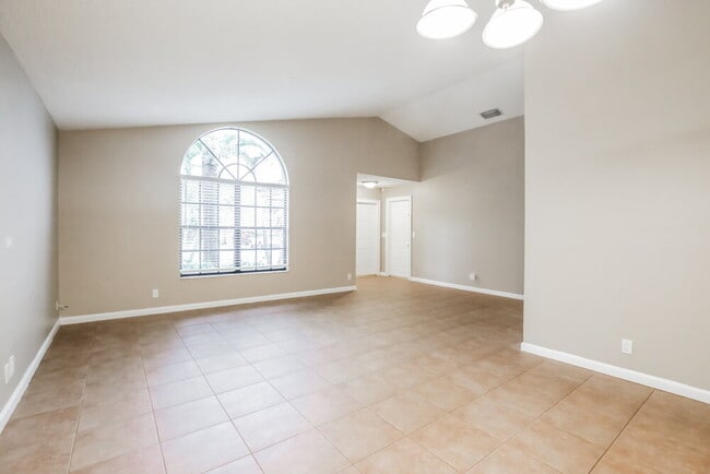 Building Photo - 575 NW 38th Ave