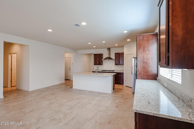 Foto del edificio - 16701 W Whispering Wind Dr