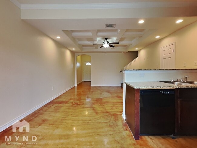 Foto del edificio - 6415 Melanzane Ave