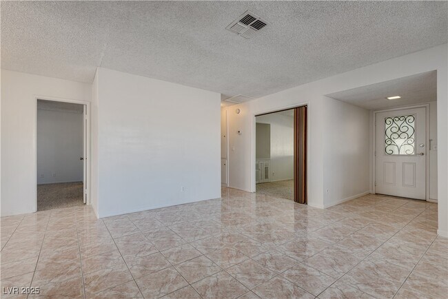 Foto del edificio - 6211 Meadow Brook Ln