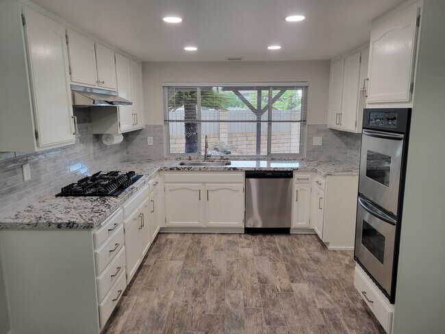 Foto del edificio - 10651 Baton Rouge Pl