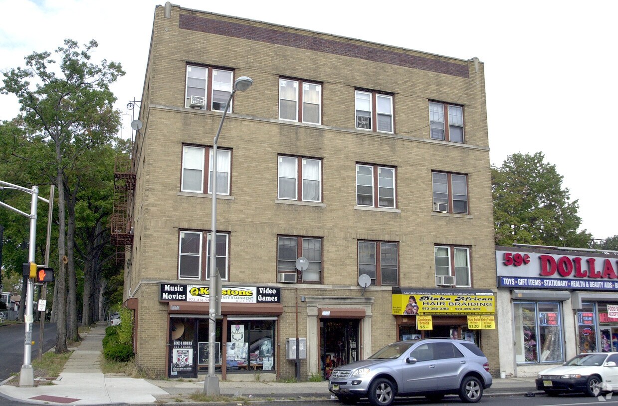 Foto principal - 849-851 S Orange Ave
