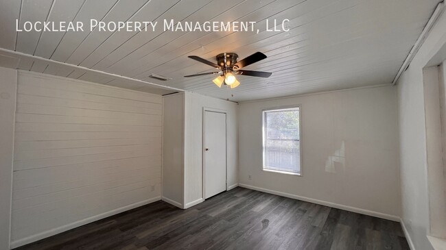 Foto del edificio - 9049 Jefferson Ave