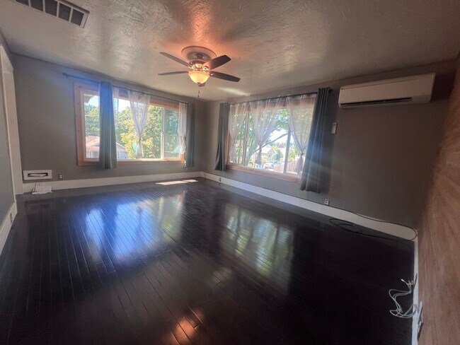 Foto del edificio - Cute 2BR 1 BA home in Bremerton near PSNS