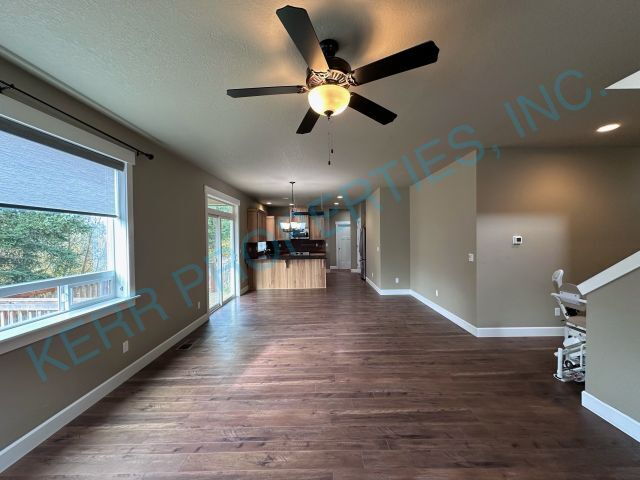 Foto del edificio - Spacious 4-Bedroom Retreat with 2.5 Baths ...