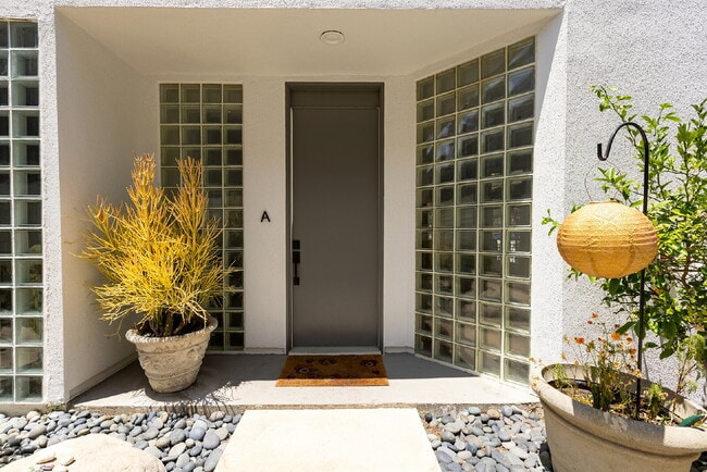 Photo - Stylish End-Unit Townhome in Prime Santa Monica | Private Rooftop Deck & Bonus Room