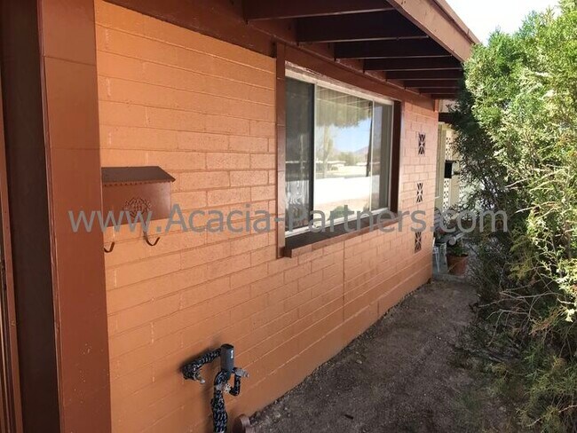 Foto del edificio - 1666 E Irvington Rd
