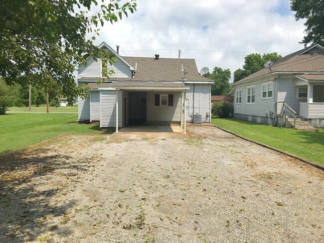 Foto del edificio - Spacious 4 Bedroom/ 2 Bathroom Home
