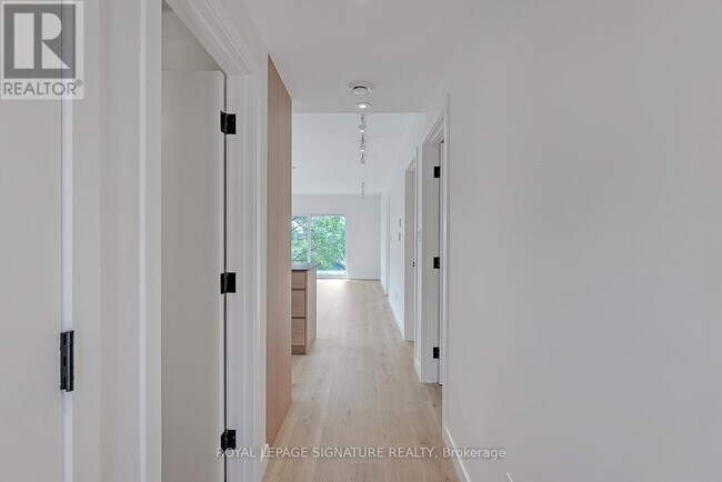 Photo du bâtiment - 1254 Davenport Rd