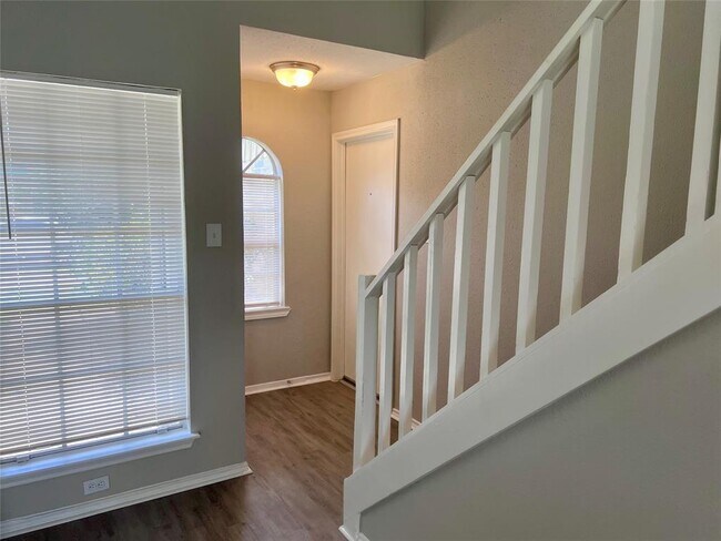 Foto del edificio - 5610 Gineridge Dr