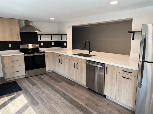 Kitchen - 207 6th St