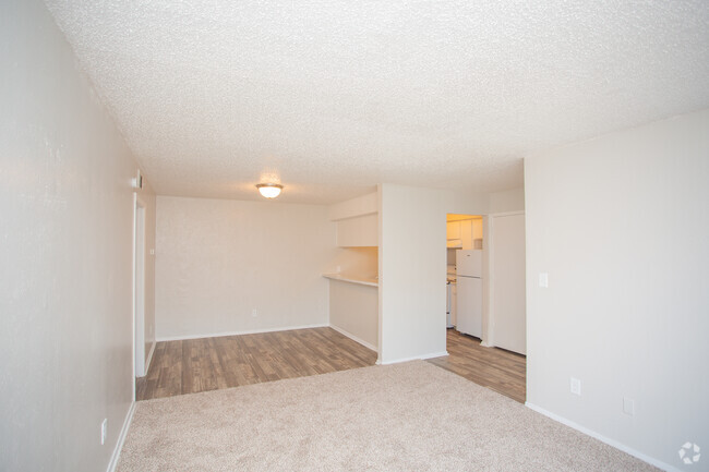 2BR, 2BA - 850SF - B1 - The Grove at Irving