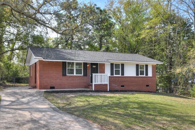 Building Photo - 3416 Kensington Dr N