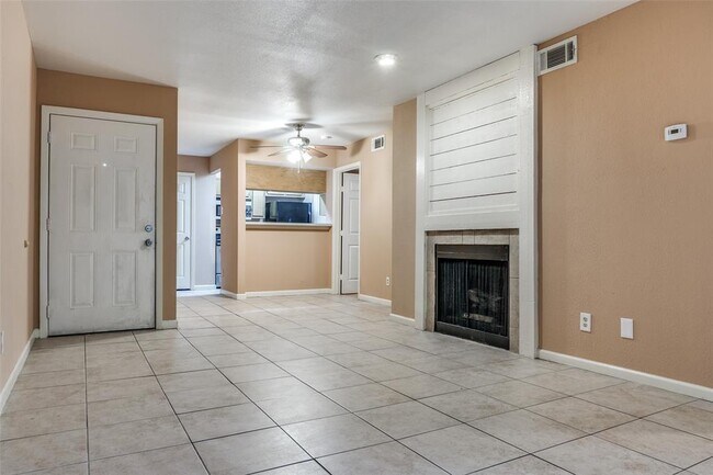 Foto del edificio - 9170 Forest Ln