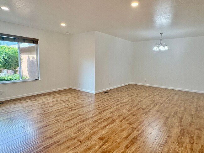 Foto del edificio - Welcome Home to Your Next Chapter in Almaden Valley