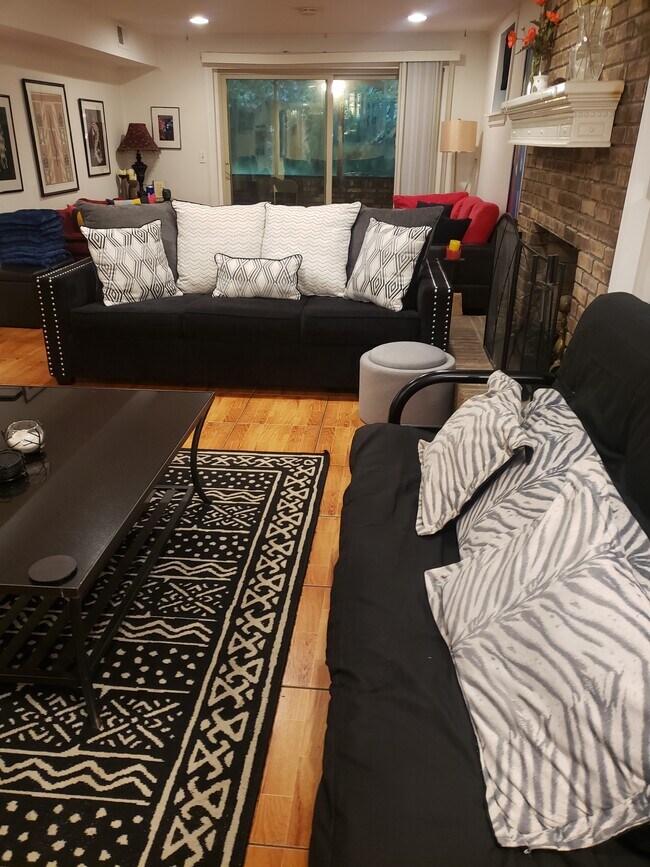 Foto del edificio - 843 Artwood Rd NE