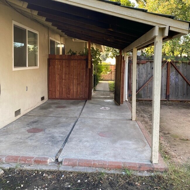 Building Photo - Great 2/1 duplex for rent in Citrus Heights!