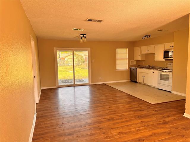 Building Photo - 2603 Foxcroft Cir