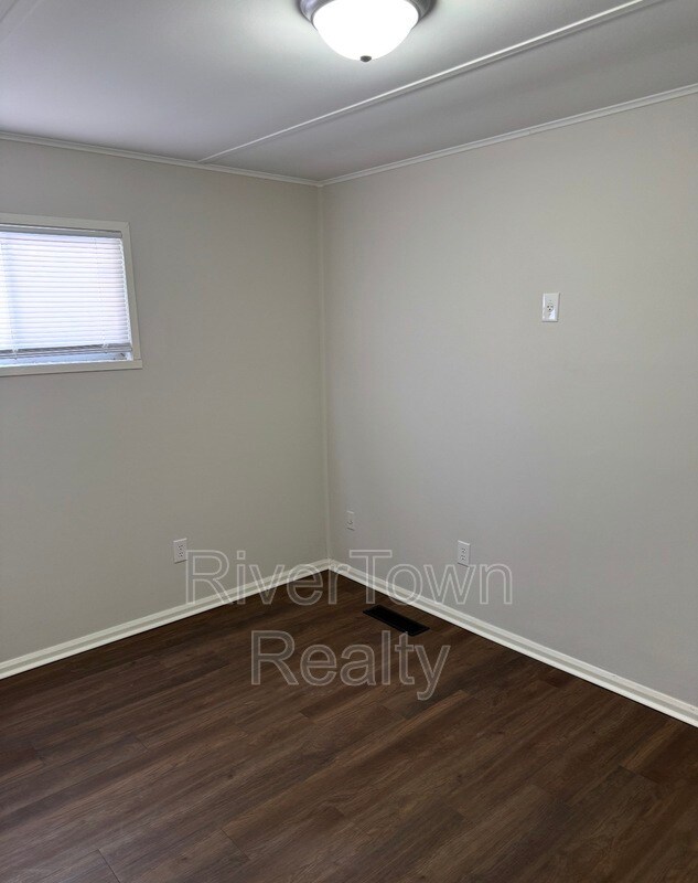 Foto del edificio - 451 Mineral Rd