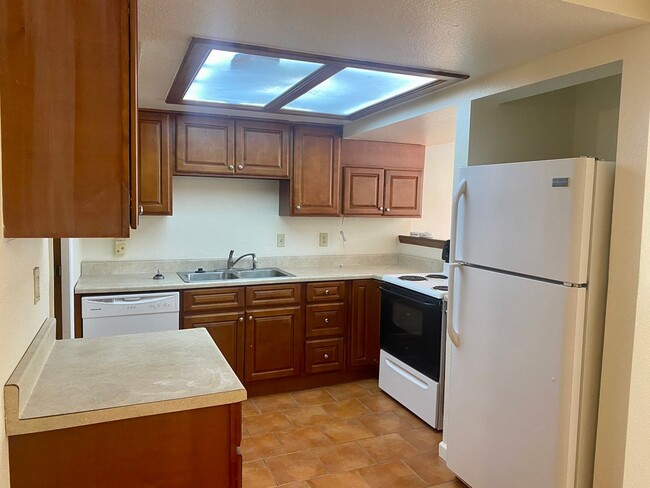 Foto del edificio - 1360-1362 1/2 Alpine Ave.