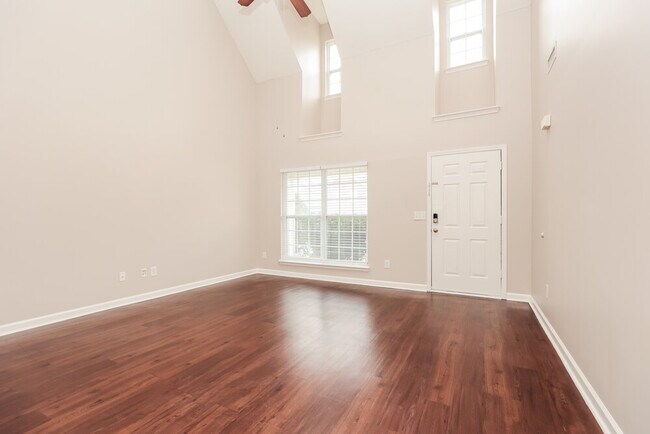 Foto del edificio - 1025 Lakewalk Dr