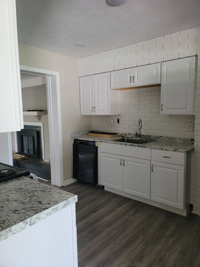 Foto del edificio - Renovated 3/2 in Cedar HIlls