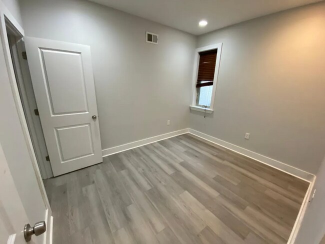 Building Photo - 335 Cantrell St
