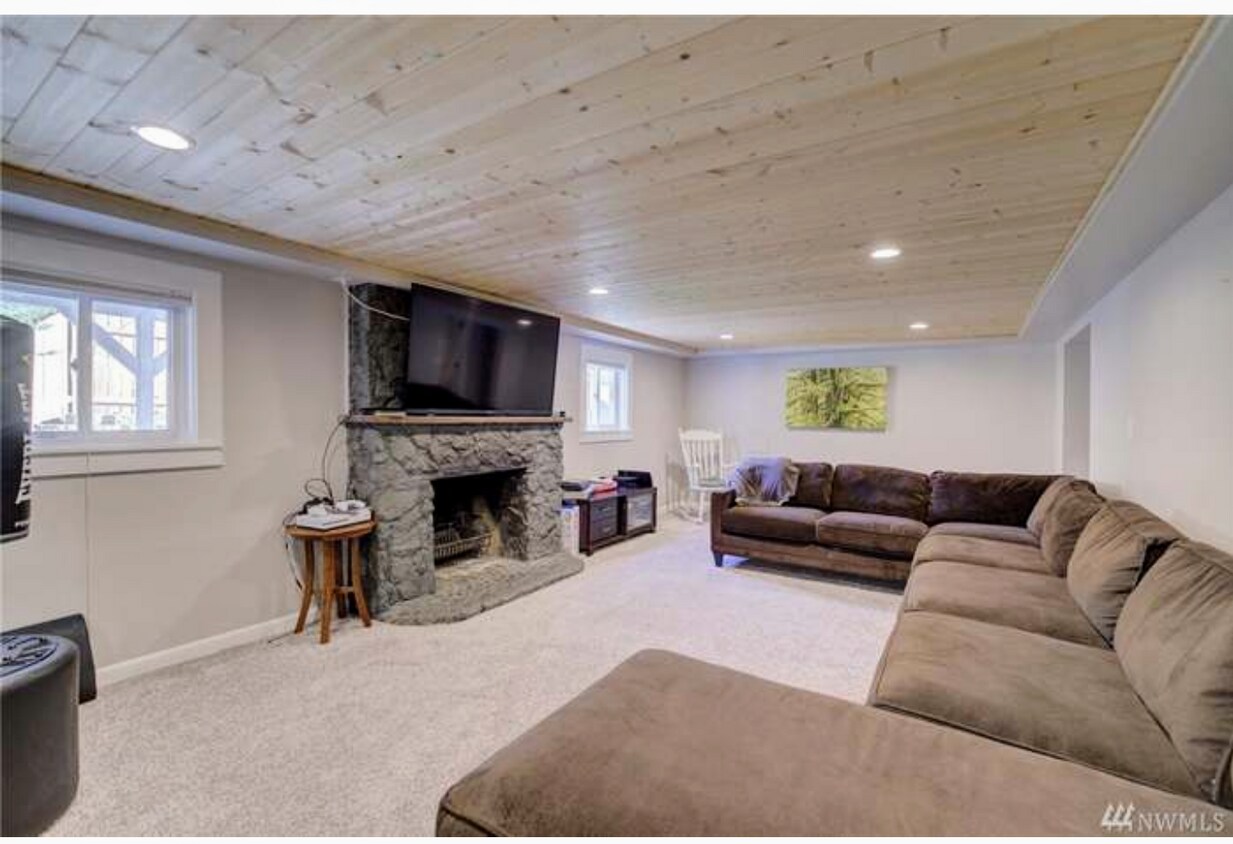 Building Photo - 10104 NE 189th St