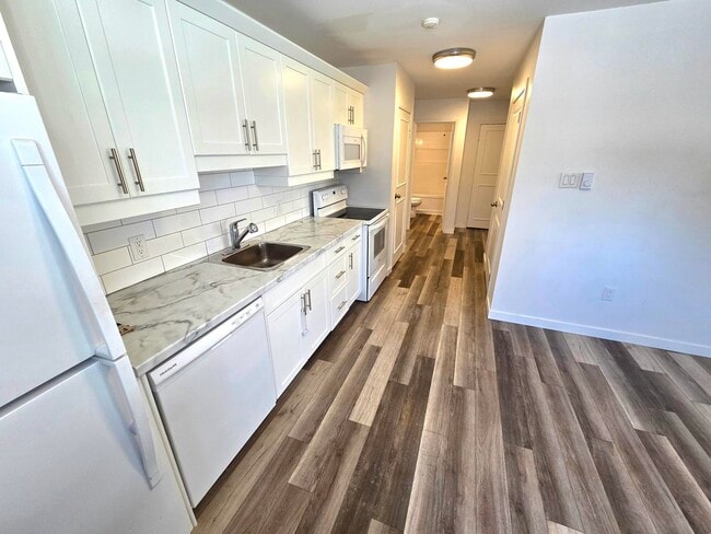 Building Photo - 355 Prince St