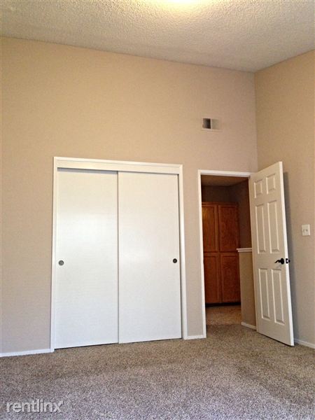 Building Photo - 2600 Brookside Dr