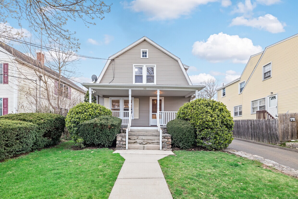 Primary Photo - 151 Seaside Ave