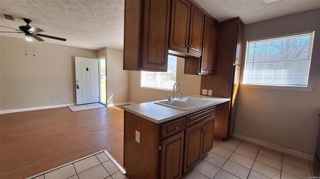 Foto del edificio - 2695 Whispering Pine Dr