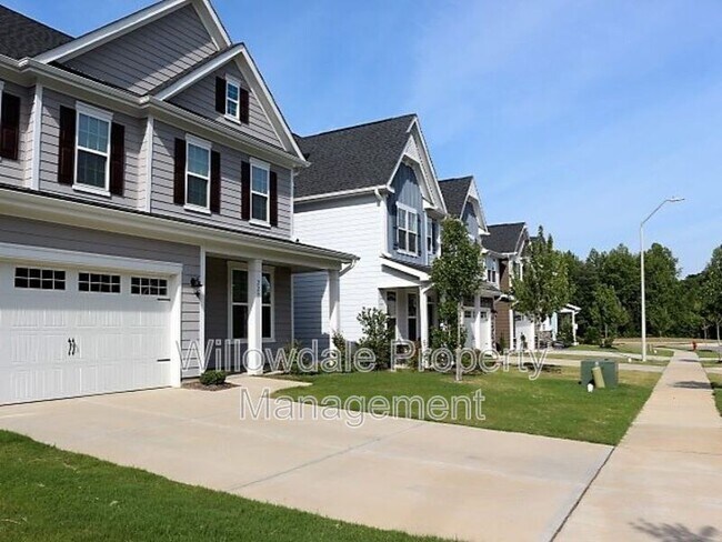 Building Photo - 229 Mystwood hollow circle