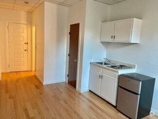 Building Photo - 849 Beacon St
