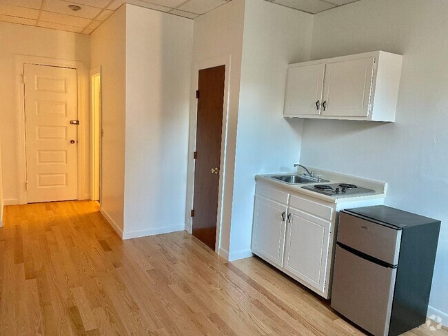 Building Photo - 849 Beacon St